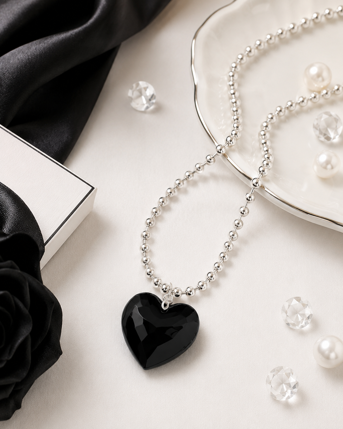 Romantic Residence - Black